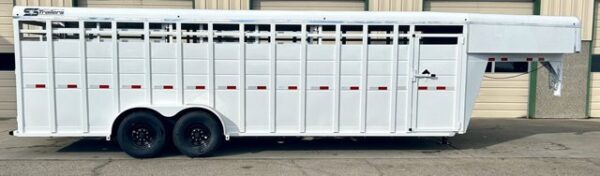 2025 S&S 24' Gooseneck Livestock Trailer - Image 7