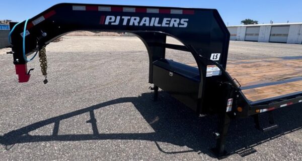 2024 PJ 102"x30' Gooseneck Trailer - Image 2