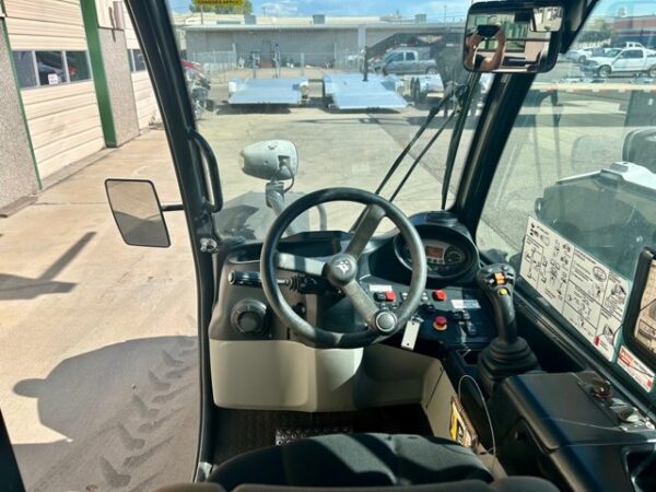 2018 Bobcat V-519 Versa Handler - Image 6