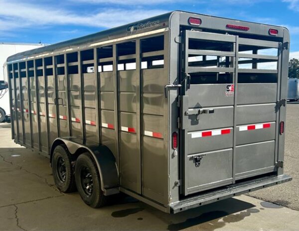 2025 S&S 20' Gooseneck Livestock Trailer - Image 6