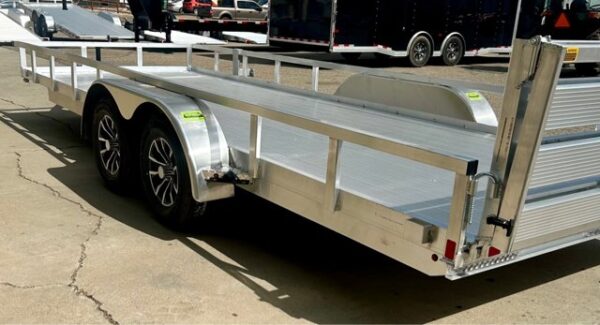 2025 H&H 82"x20' Railside Utility Trailer - Image 4