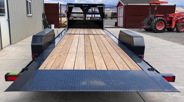 2024 PJ 83"x24' Gravity Tilt Gooseneck Trailer - Image 8