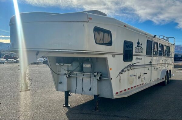 2003 Trails West Slant Load Living Quarters Horse Trailer - Image 2