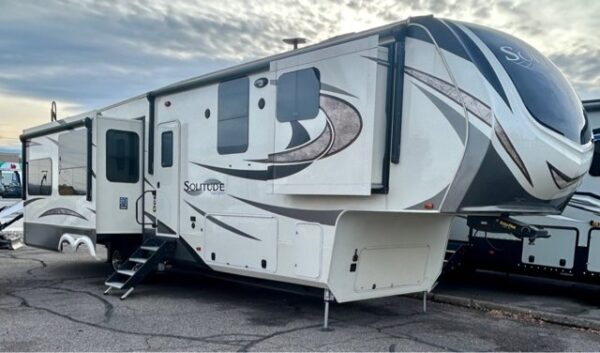 2018 Grand Design Solitude 5th Wheel Camper