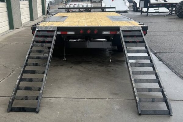 2025 Iron Bull 18' Deckover Trailer - Image 9